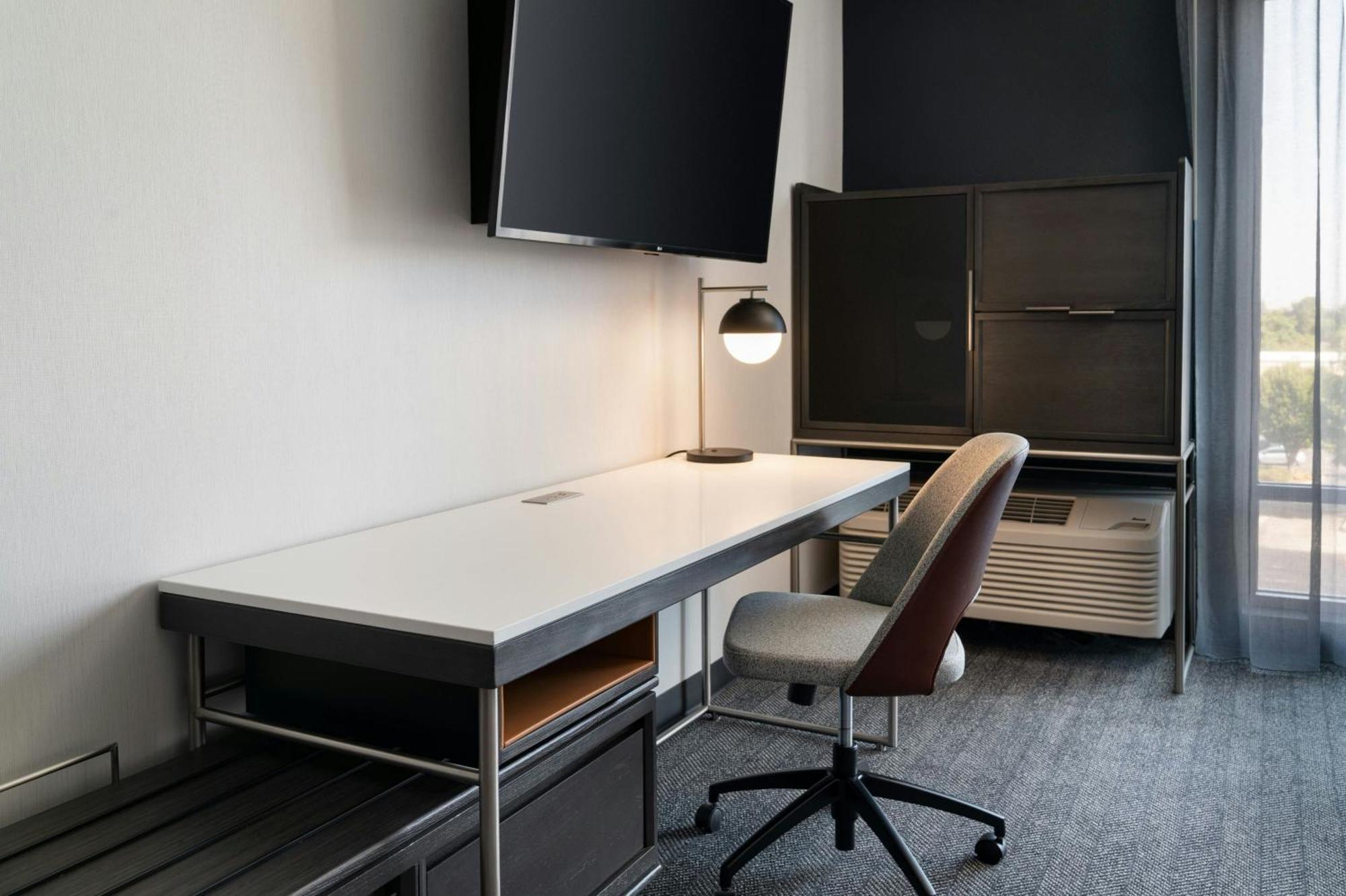 Courtyard By Marriott Fresno Clovis Hotel Bagian luar foto