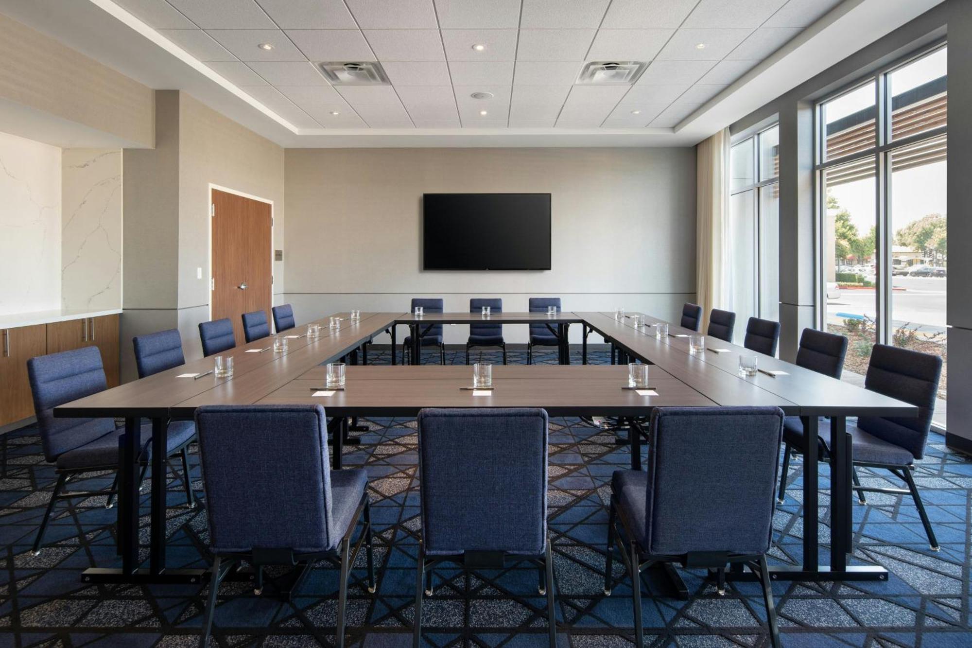 Courtyard By Marriott Fresno Clovis Hotel Bagian luar foto