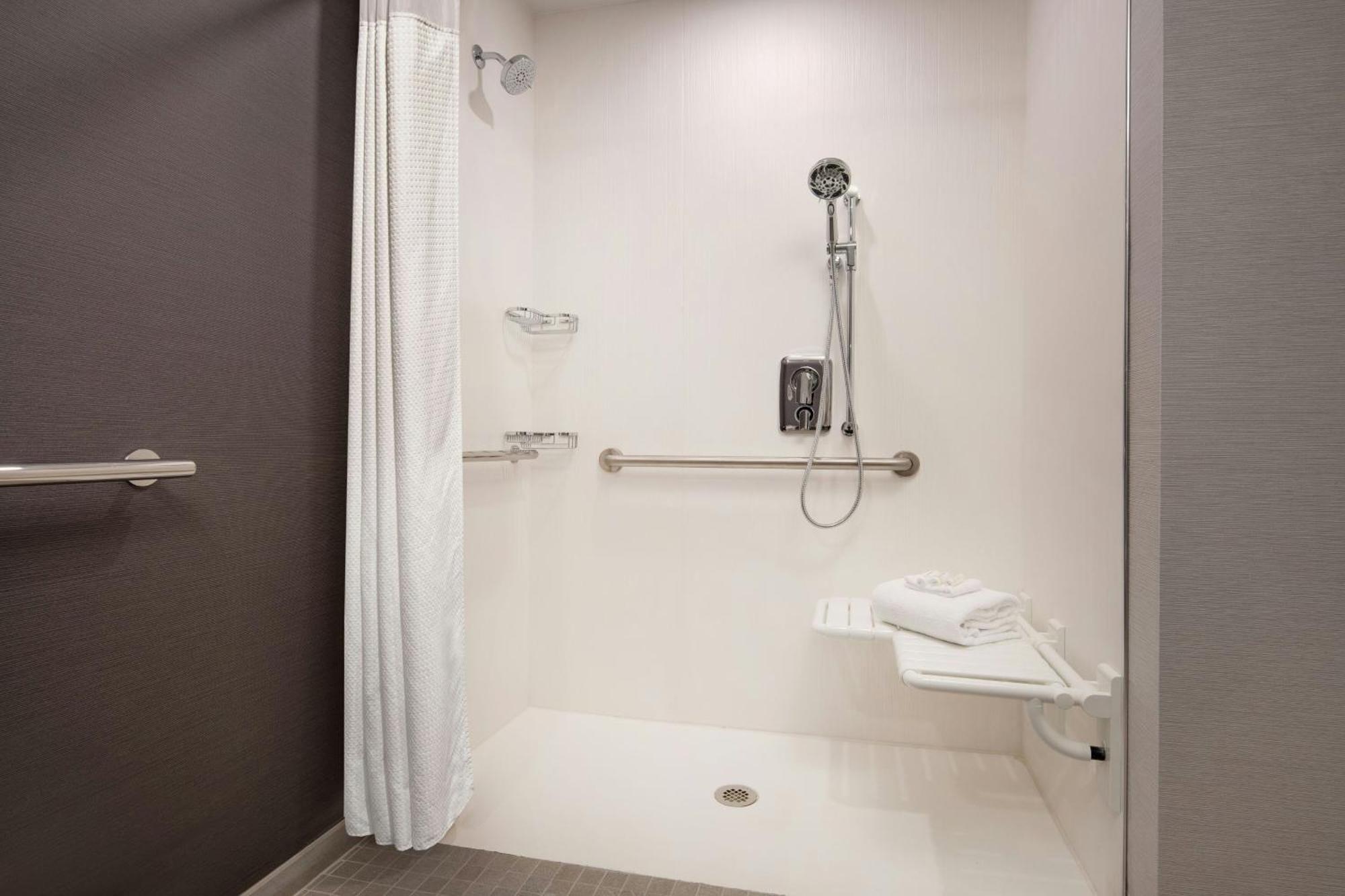 Courtyard By Marriott Fresno Clovis Hotel Bagian luar foto