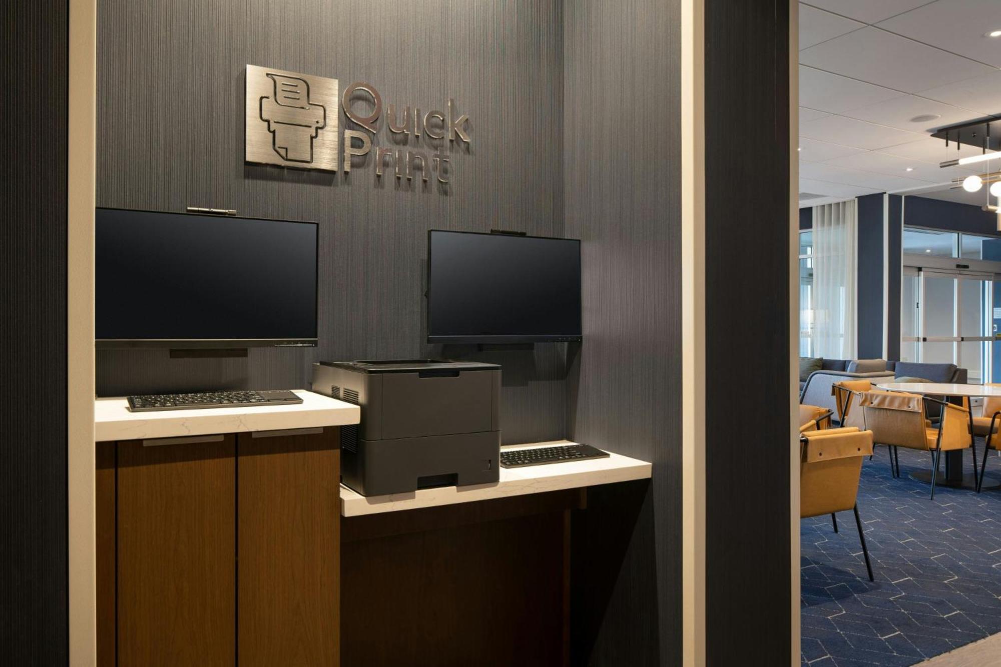 Courtyard By Marriott Fresno Clovis Hotel Bagian luar foto