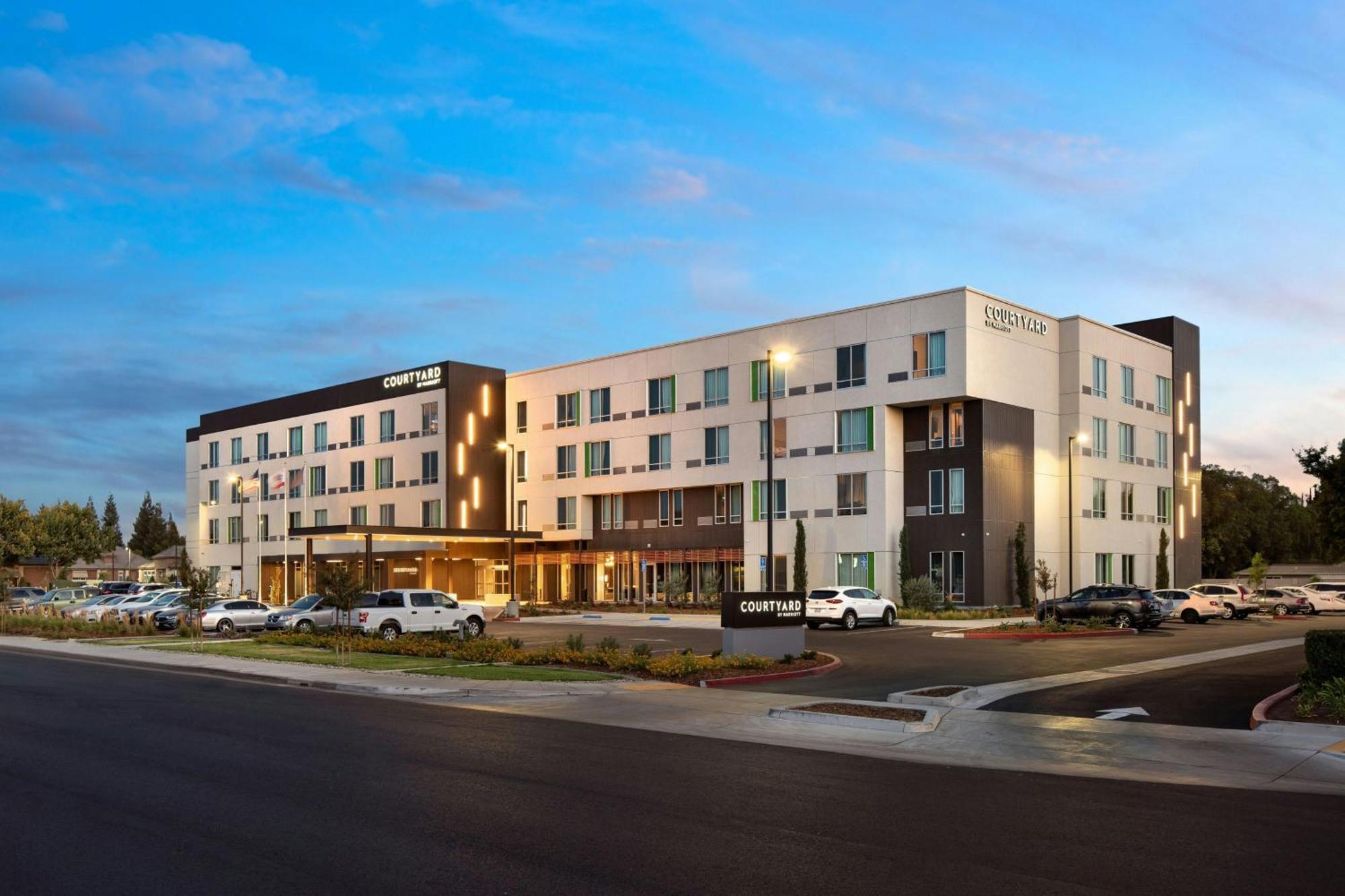 Courtyard By Marriott Fresno Clovis Hotel Bagian luar foto