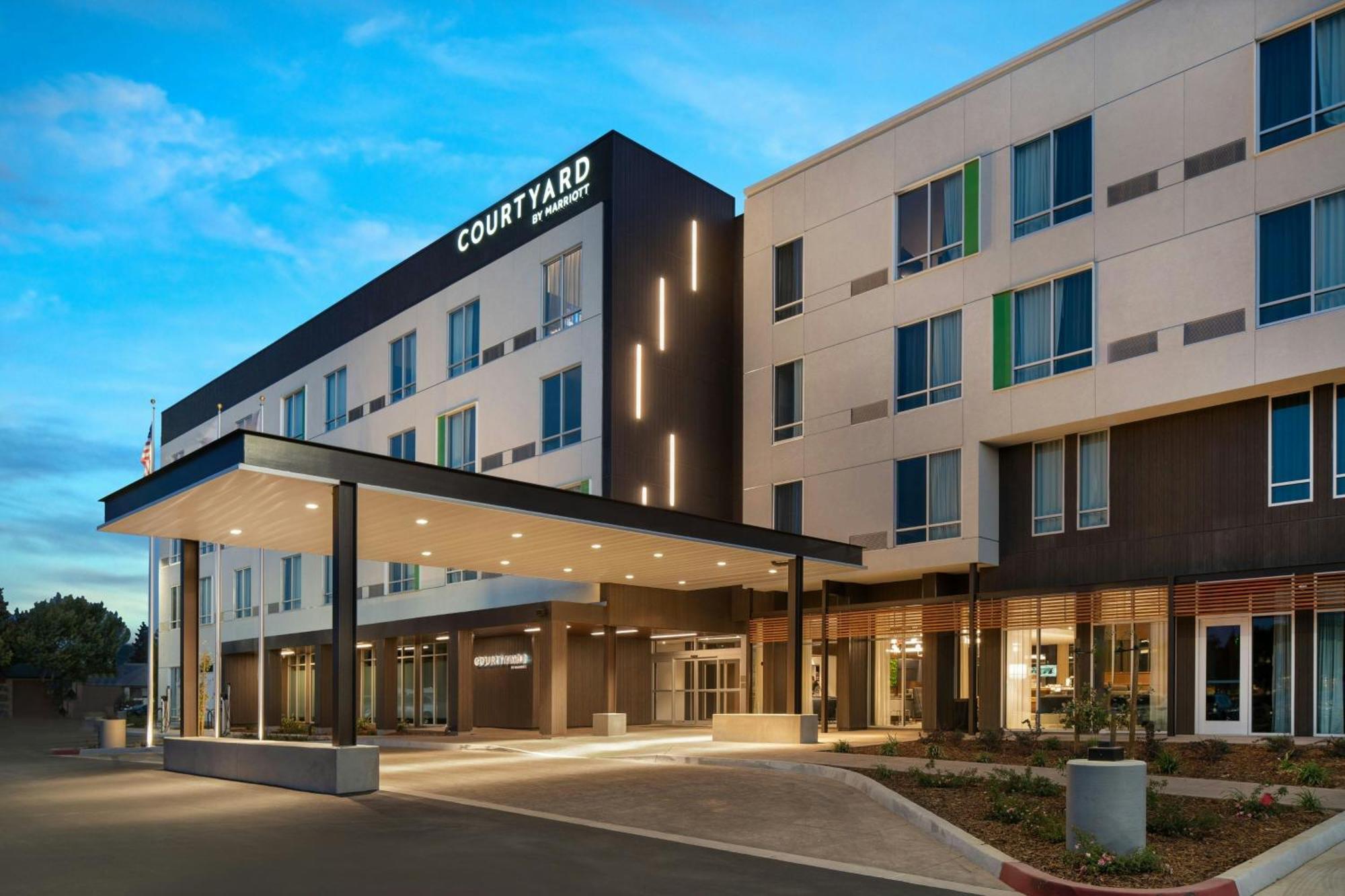 Courtyard By Marriott Fresno Clovis Hotel Bagian luar foto